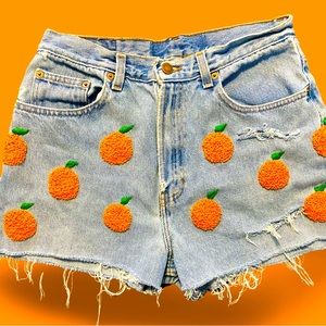🍊🍊🍊Gap size 4 cutoff shorts with hand embroidered Oranges Tennessee